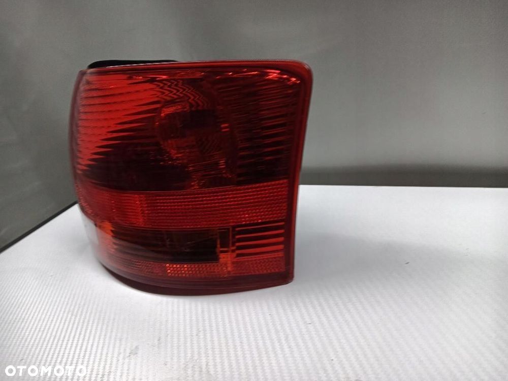 LAMPA TYŁ TYLNA PRAWA AUDI A4 B7 KOMBI 8E945096E - 2
