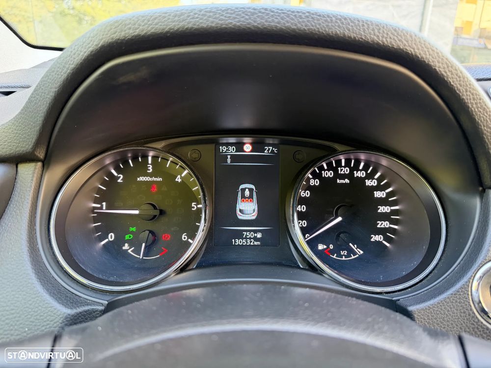 Nissan Qashqai 1.6 dCi N-Connecta 18 - 19