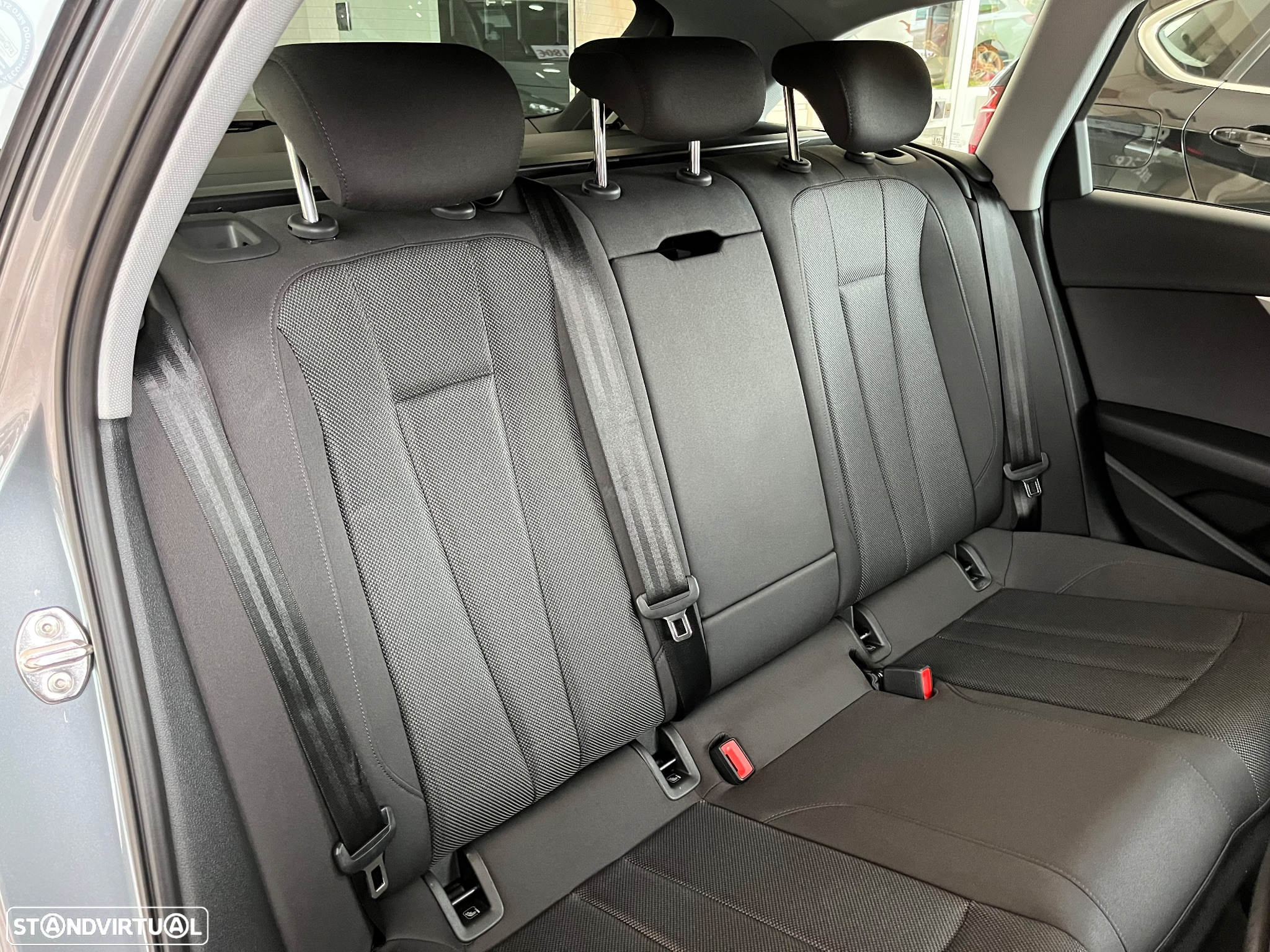Audi A4 Avant 35 TDI Design S tronic - 41