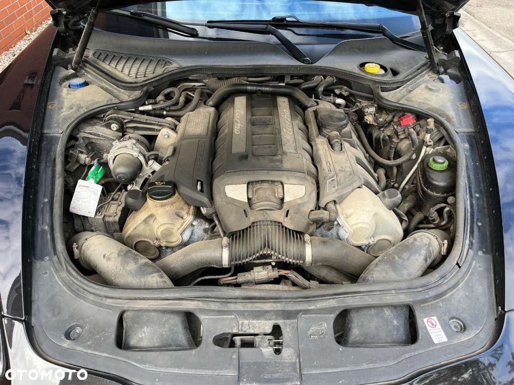 Porsche Panamera Turbo - 35