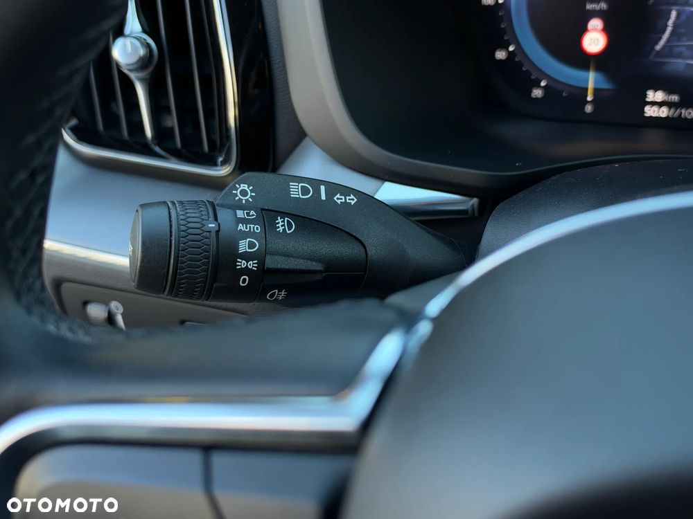 Volvo XC 60 B4 B Momentum Pro - 27
