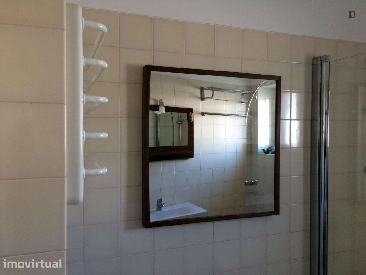 Quarto - localizado em Oeiras Lisbon - Grande imagem: 5/50