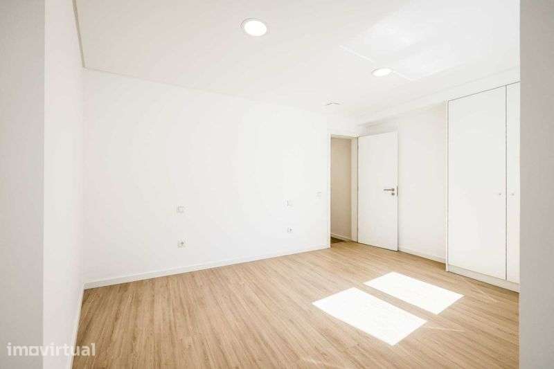 Apartamento T2 + T1 que podem funcionar como duplex ou em separado - Grande imagem: 3/7