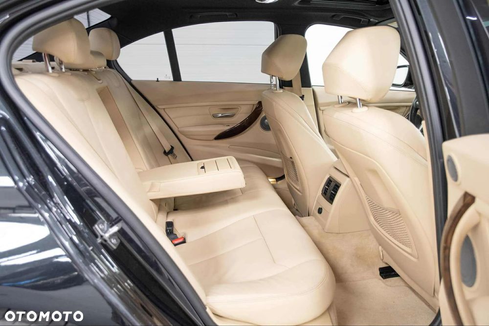 BMW Seria 3 335i Sport-Aut Sport Line - 13