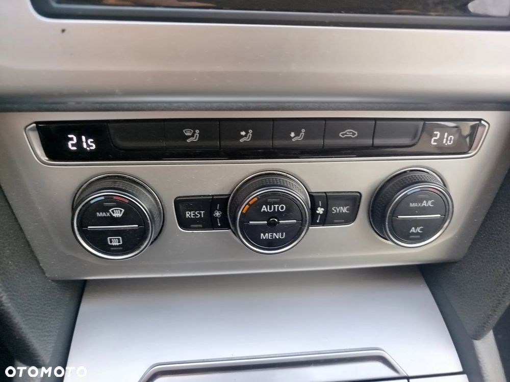 Volkswagen Passat Variant 1.6 TDI (BlueMotion Technology) Comfortline - 22