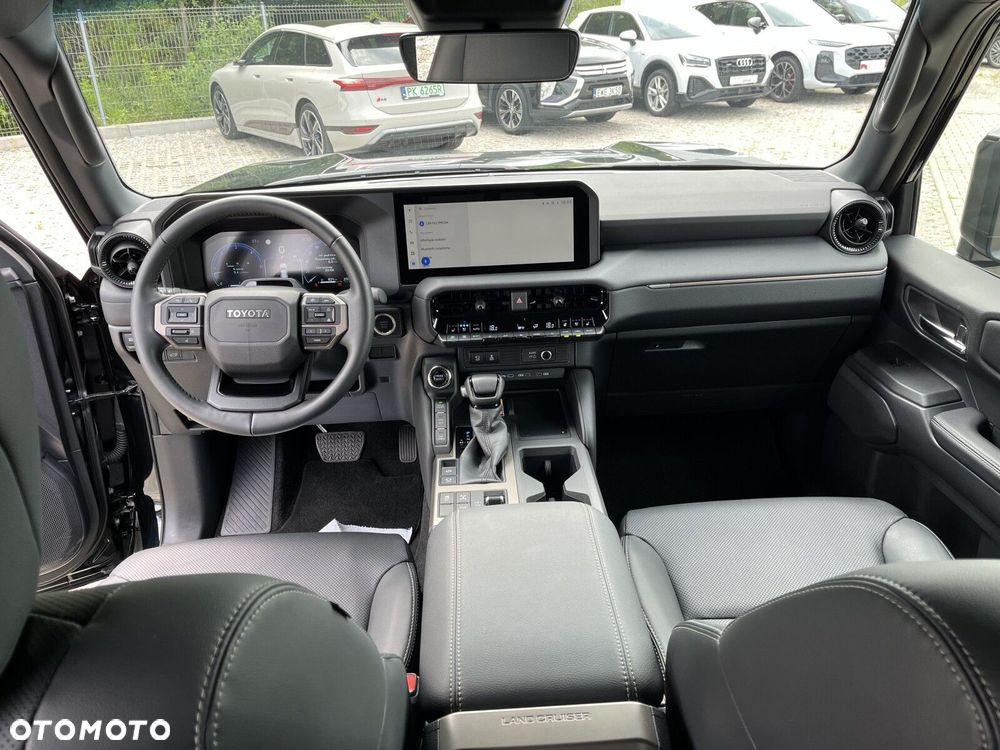 Toyota Land Cruiser - 36