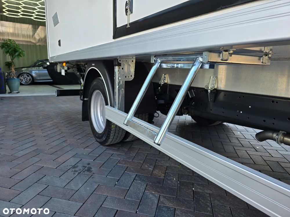 Iveco DAILY 50C18 MROŻNIA 8-PALETOWY + WINDA.1Tona AGREGAT Carrier -20*C +20*C 183Tyś km SERWIS DO OSTATNIEGO Km ASO IVECO SALON PL BOGATA OPCJA WYPOSAZENIA LED NAVI AKTYWNY TEMPOMAT FOTEL KIEROWCY PNEŁMATYCZNY - 29