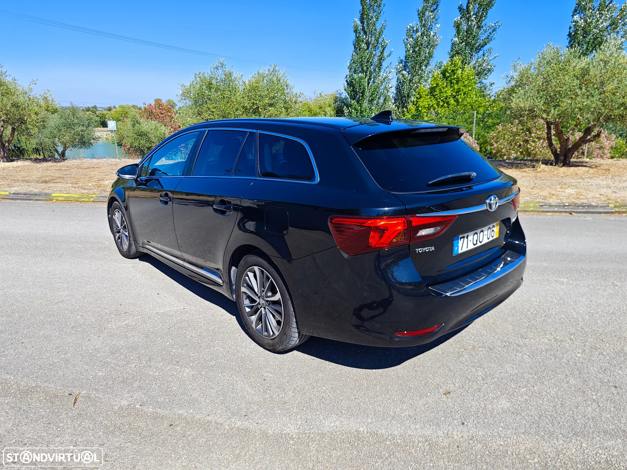 Toyota Avensis Touring Sports 2.0 D-4D Luxury+GPS - 2