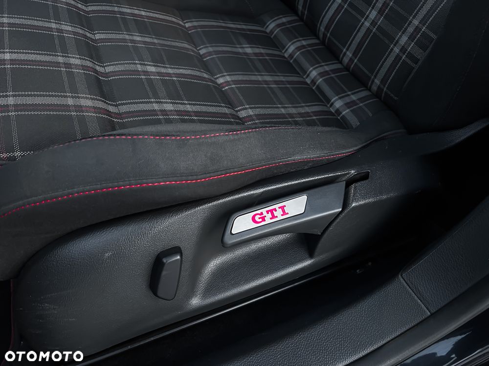 Volkswagen Golf 2.0 TSI GTI - 21