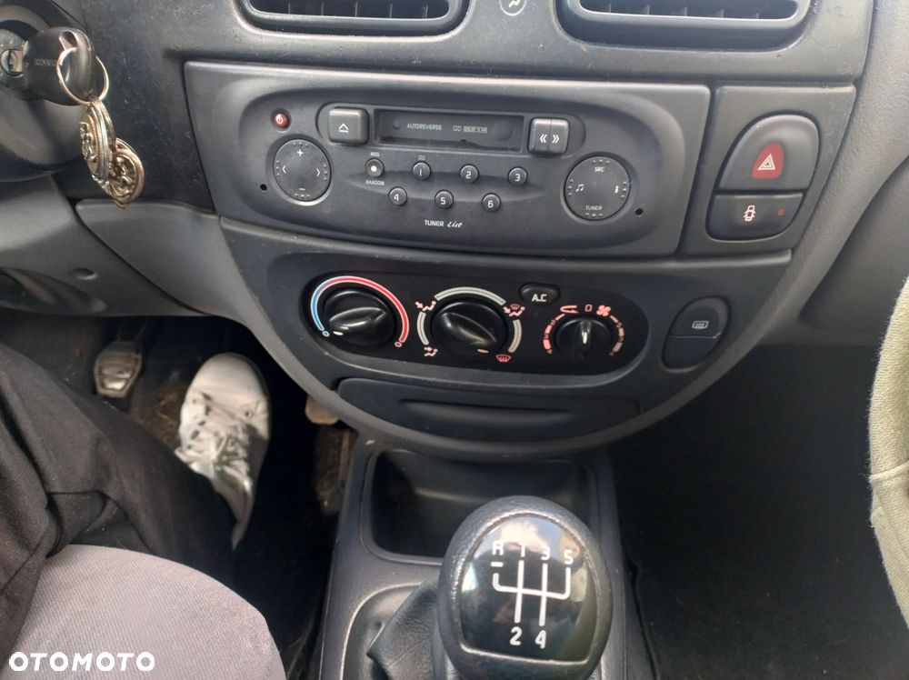 Renault Megane 1.4 RN 16V - 5