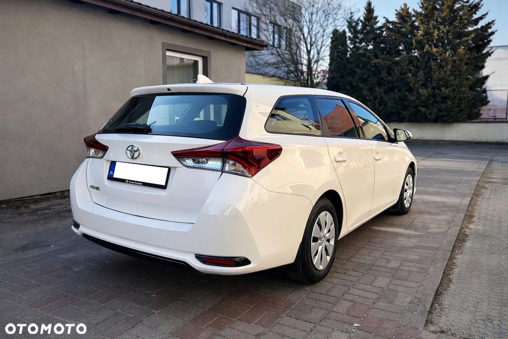 Toyota Auris 1.4 D-4D Premium - 3