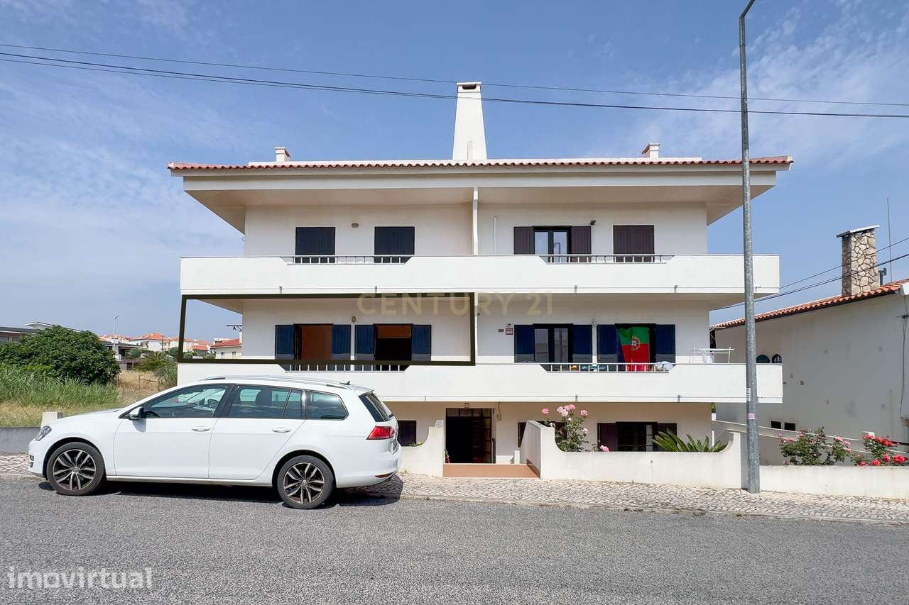 T2 com Garagem a poucos minutos da Praia da Areia Branca | Espaço, Luz - Grande imagem: 3/24