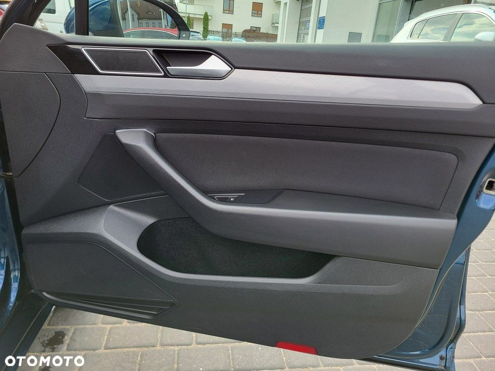 Volkswagen Passat - 21