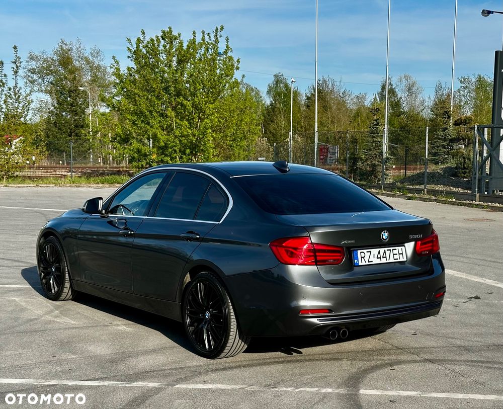 BMW Seria 3 330i xDrive Sport Line - 2