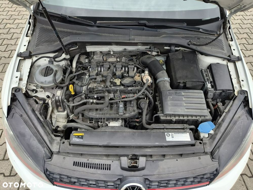 Volkswagen Golf - 22