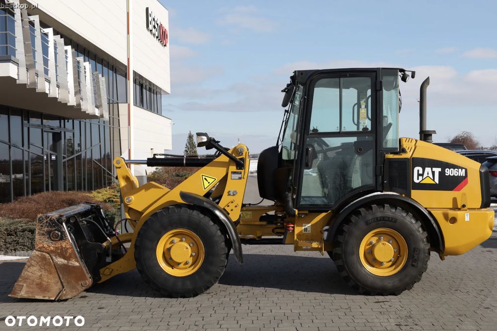 Caterpillar CAT 906M - 12