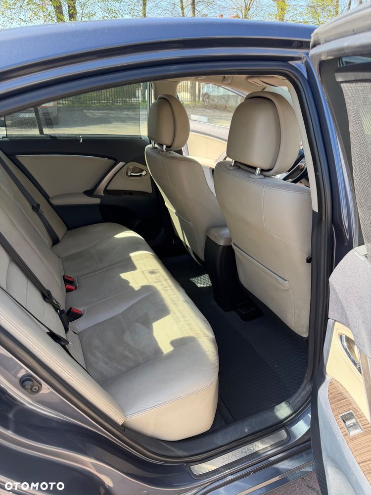 Toyota Avensis 2.0 Premium MS - 11