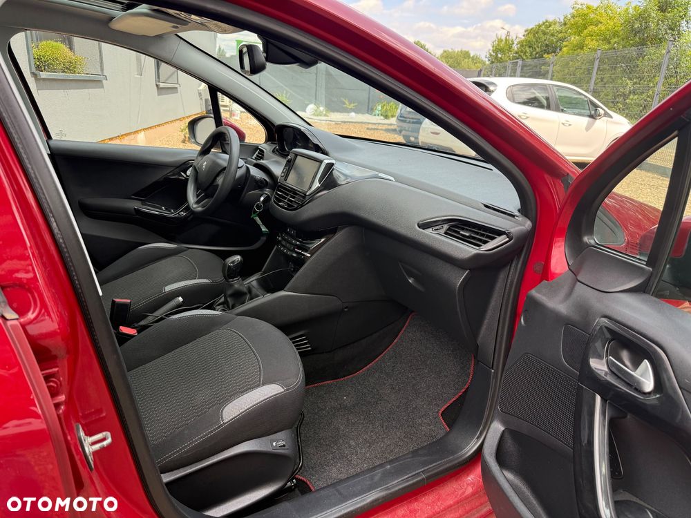 Peugeot 208 - 13