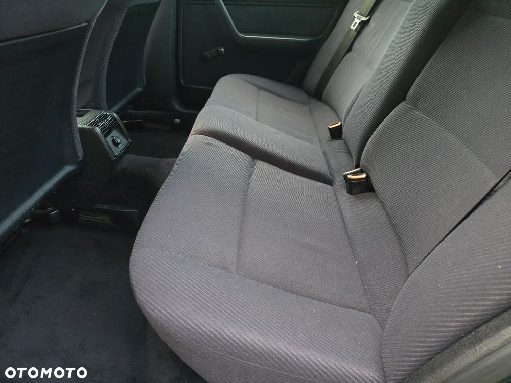 Audi 100 2.6 E - 25