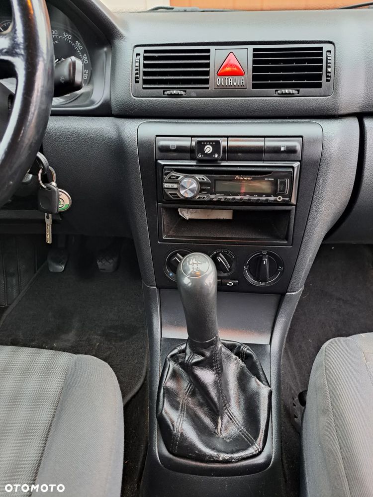 Skoda Octavia 1.6 Tour - 7