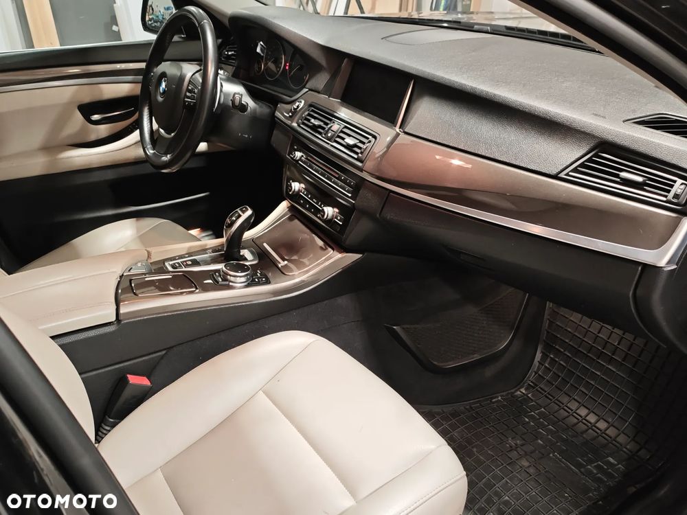 BMW Seria 5 525d xDrive Modern Line - 9