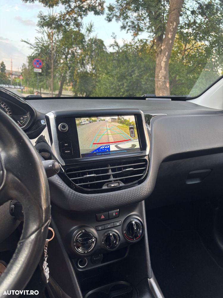 Peugeot 2008 1.2 L PureTech Active - 8