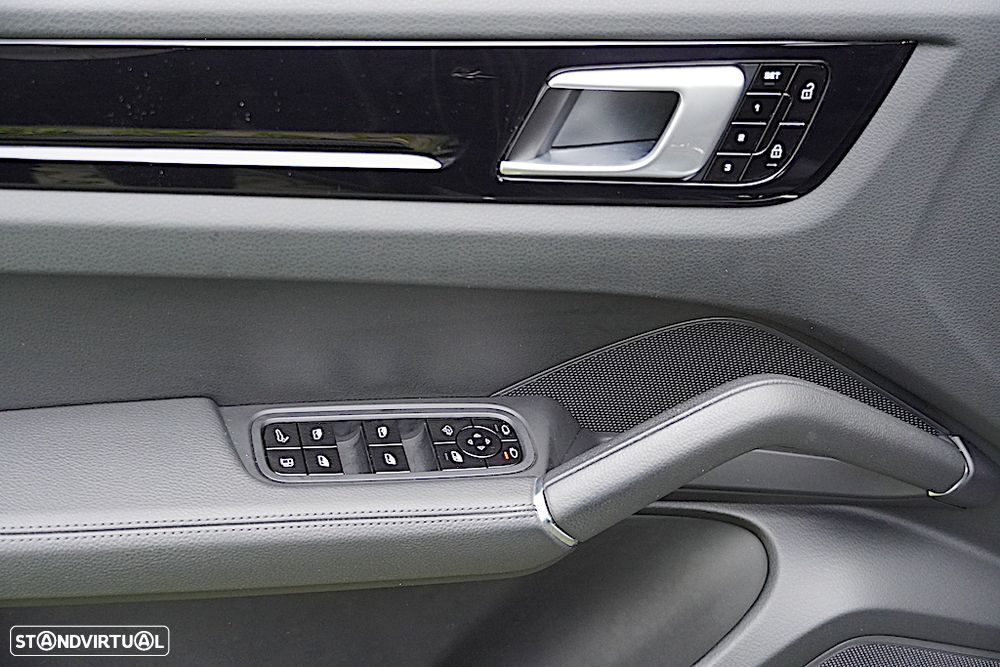 Porsche Cayenne Formula E - 22