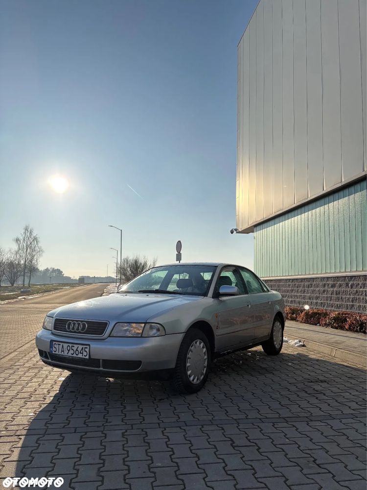 Audi A4 Limousine - 1