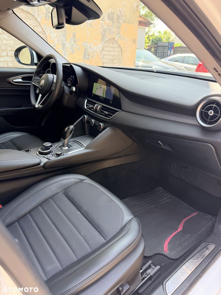 Alfa Romeo Giulia 2.0 Turbo 16V AT8 - 13