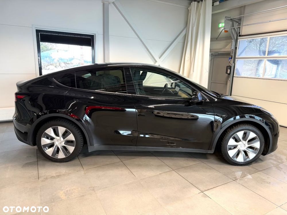 Tesla Model Y Long Range Dual Motor AWD - 4