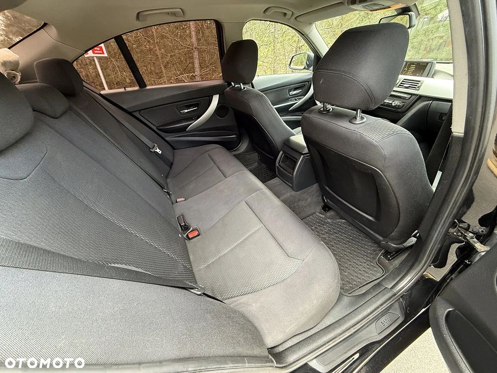 BMW Seria 3 318d - 17