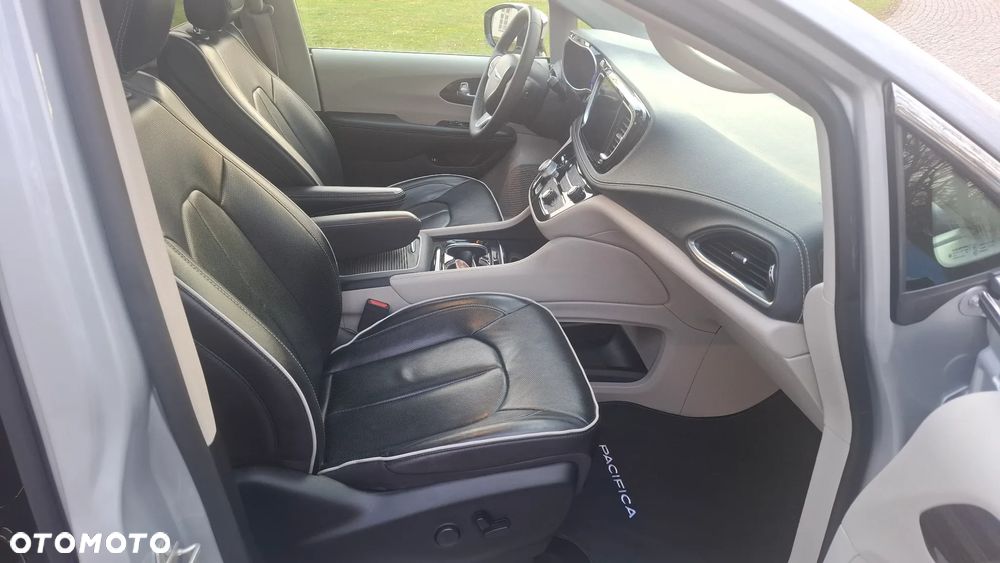 Chrysler Pacifica - 15