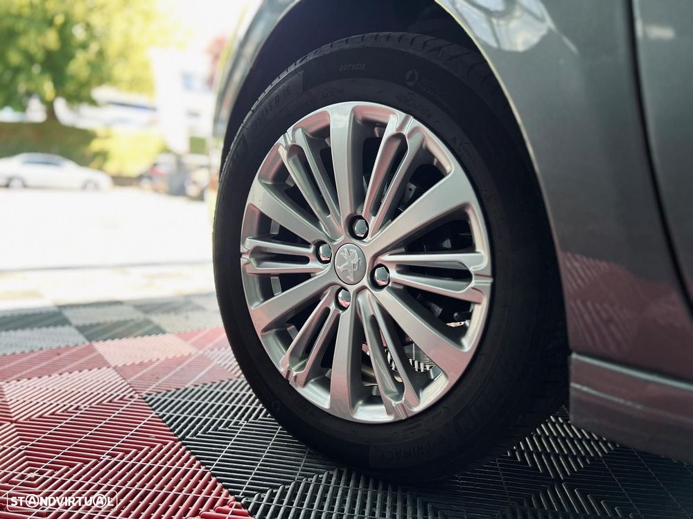 Peugeot 208 1.2 PureTech Style - 17