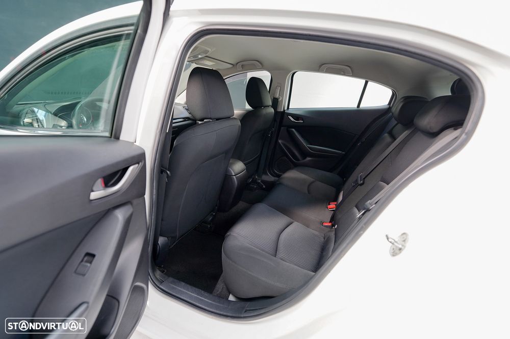 Mazda 3 Hatchback 1.5 Sky-D Excellence Navi - 24