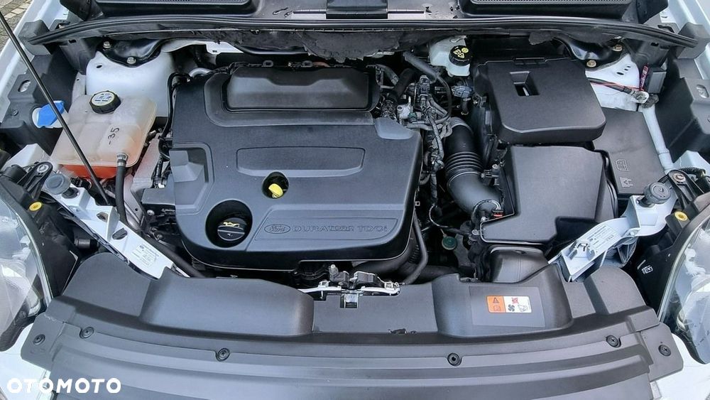 Ford Kuga - 12