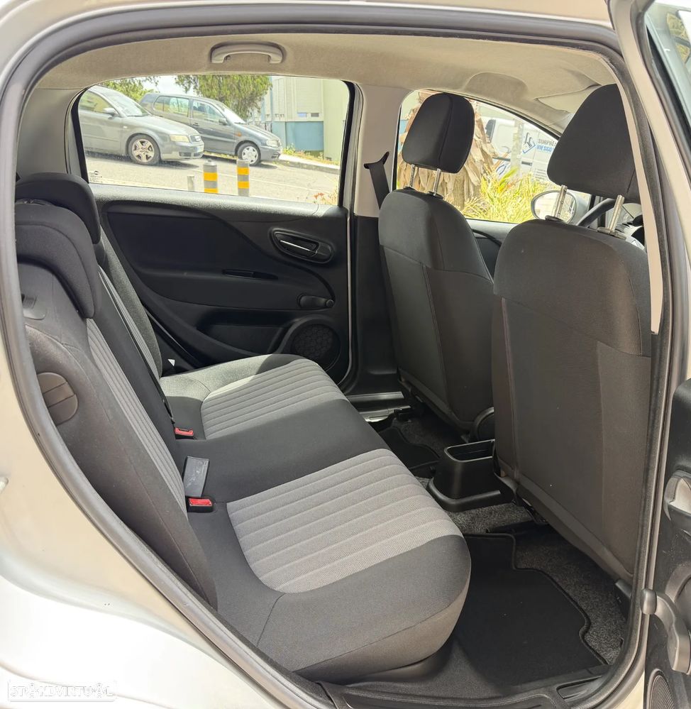 Fiat Punto 1.2 Lounge S&S - 16