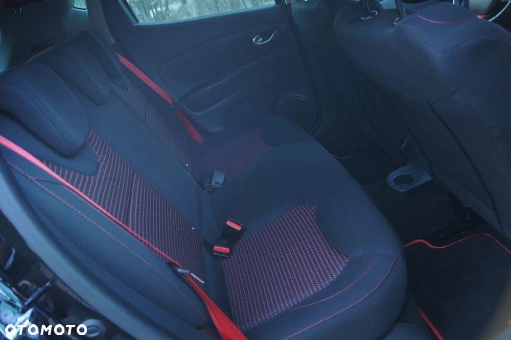 Renault Clio TCe 220 EDC R.S Trophy - 29