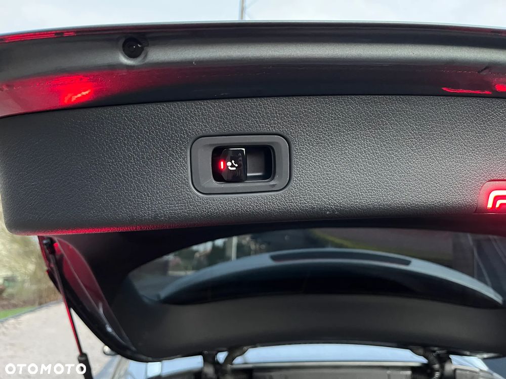 Mercedes-Benz GLC 200 4Matic 9G-TRONIC AMG Line - 11