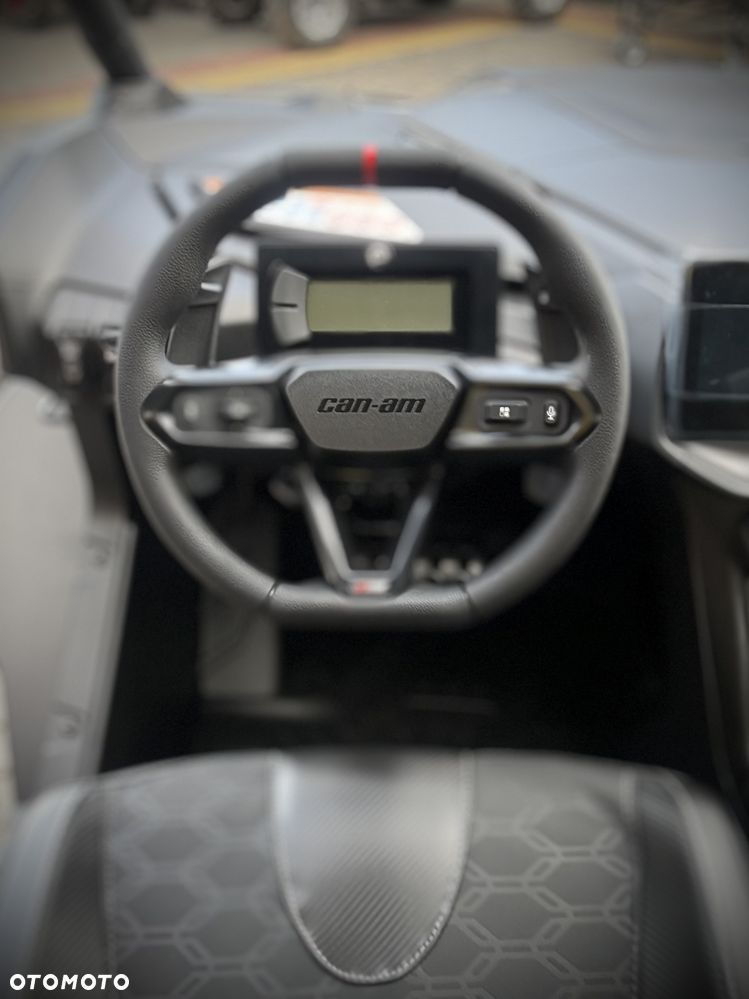 Can-Am Maverick - 9