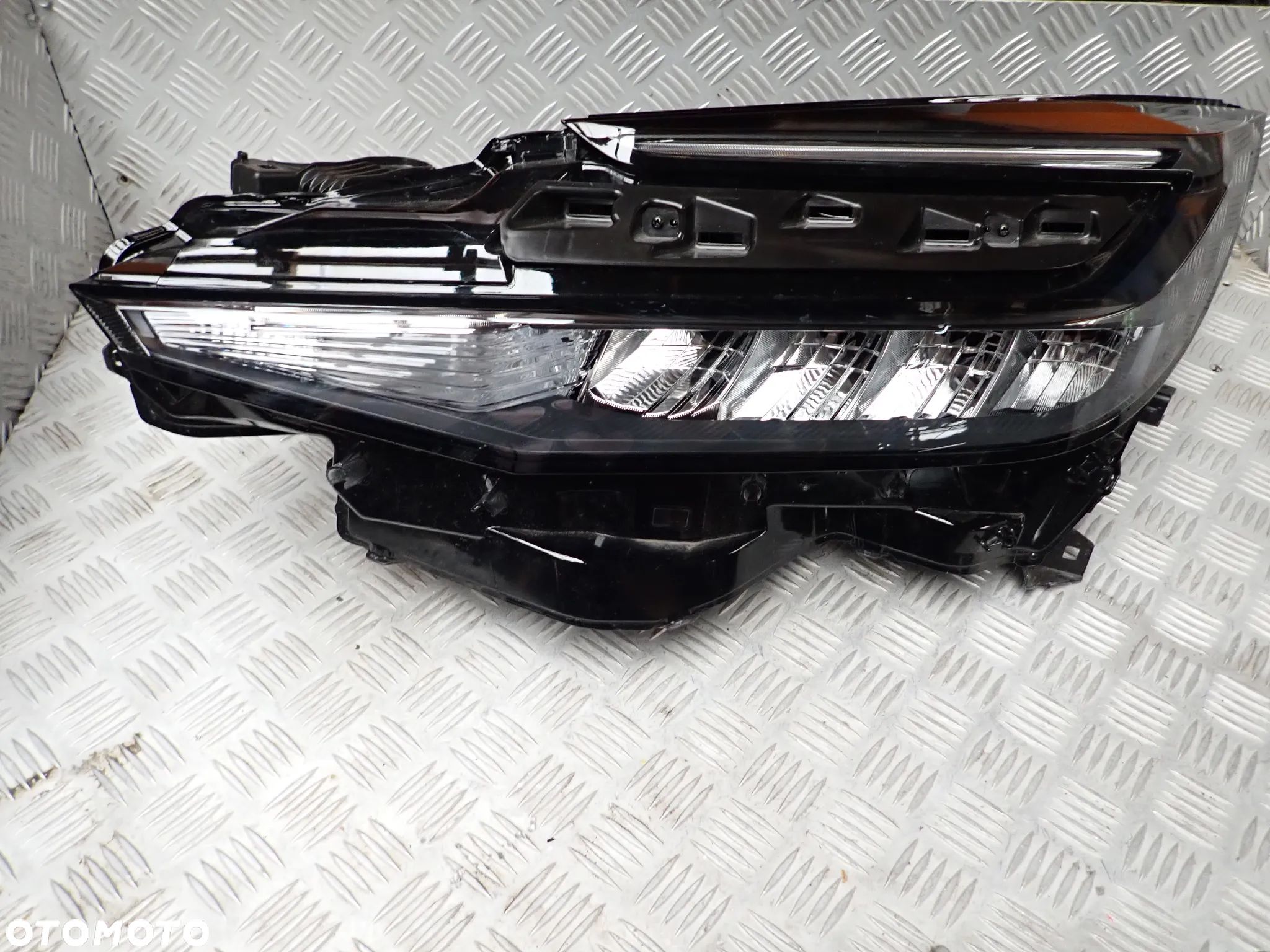 LAMPA LEWY PRZÓD TOYOTA CHR  CHR II  81150-F4220-00  3000 ZŁ - 1