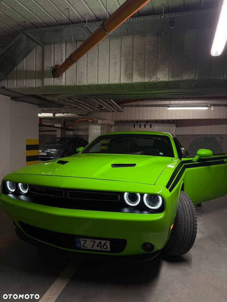 Dodge Challenger - 33