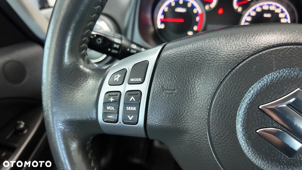 Suzuki SX4 1.6 Premium - 27