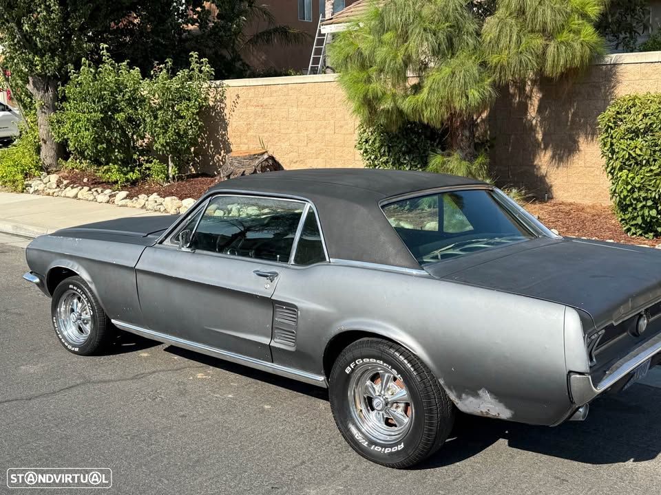 Ford Mustang - 7