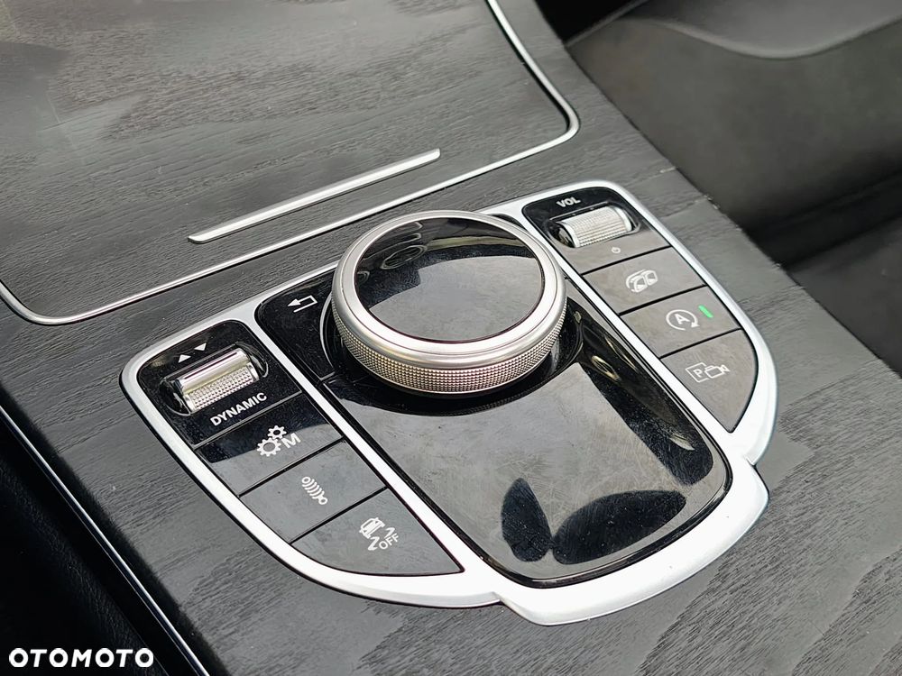 Mercedes-Benz Klasa C 43 AMG 4MATIC - 25
