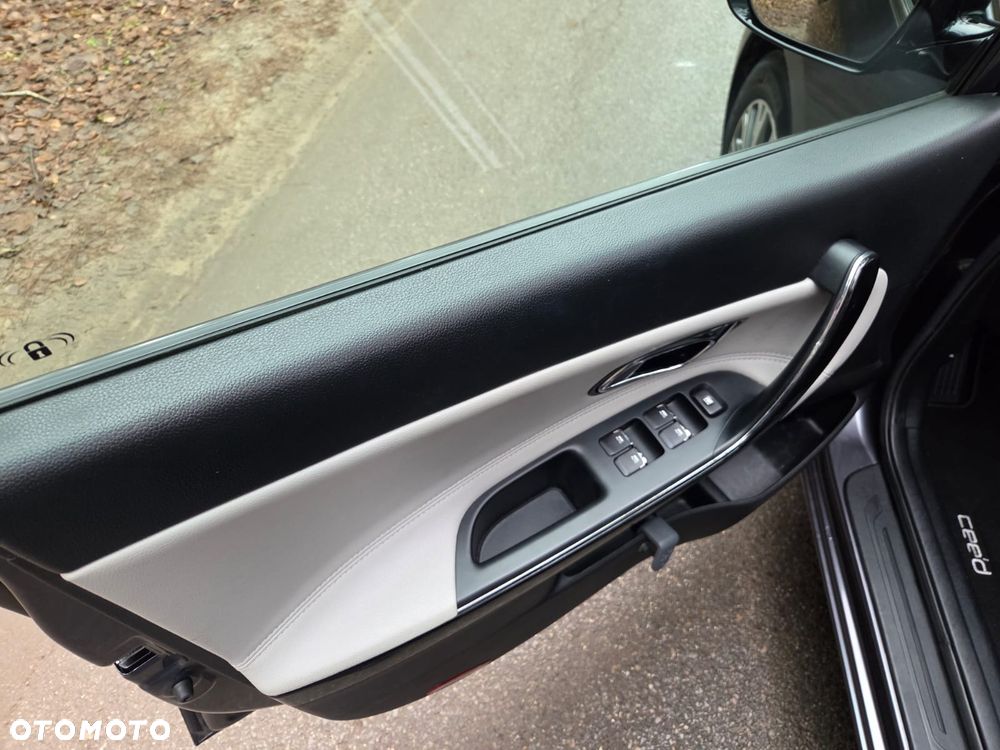 Kia Ceed 1.6 GDI Platinum Edition - 24