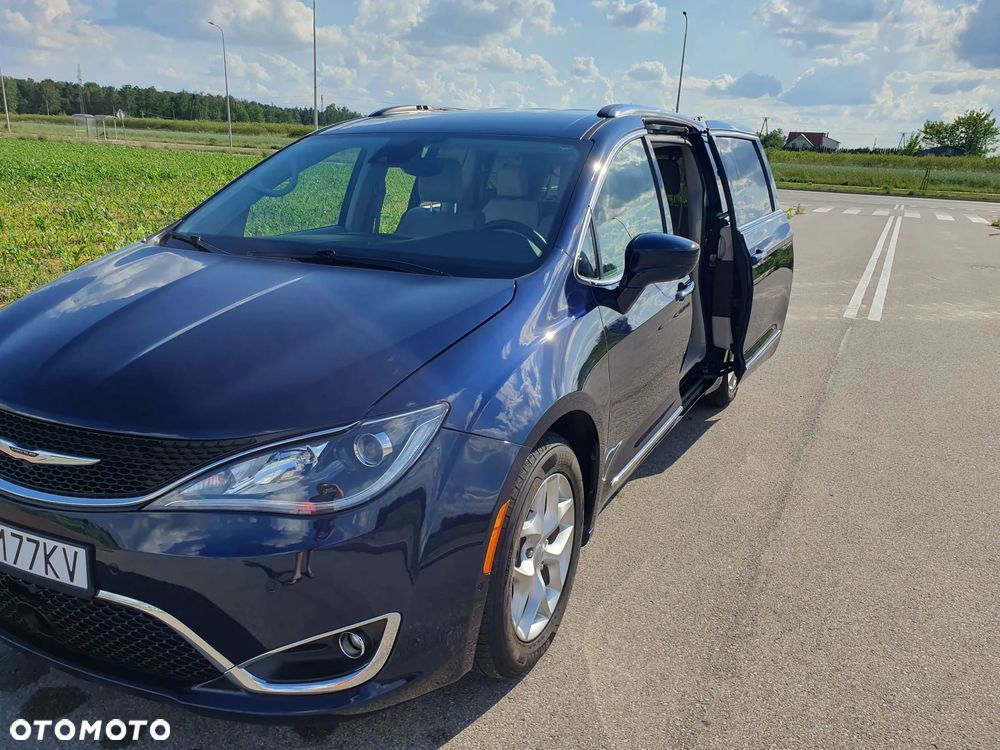 Chrysler Pacifica - 9