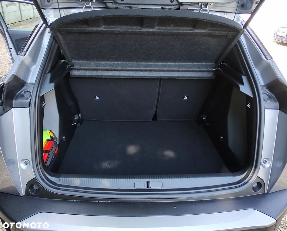 Peugeot 2008 PureTech 100 Allure S&S BVM6 - 32