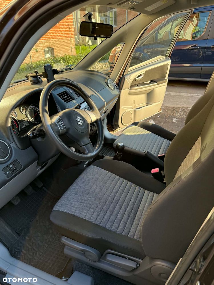Suzuki SX4 1.6 Comfort Plus - 13