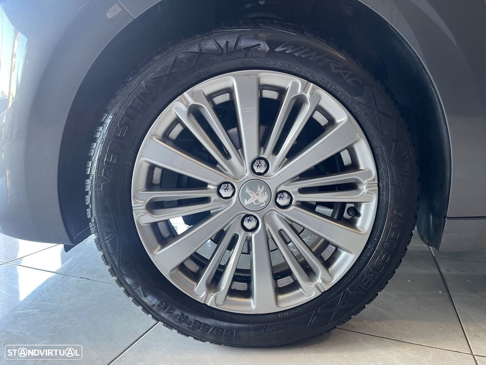 Peugeot 208 1.2 PureTech Signature - 13