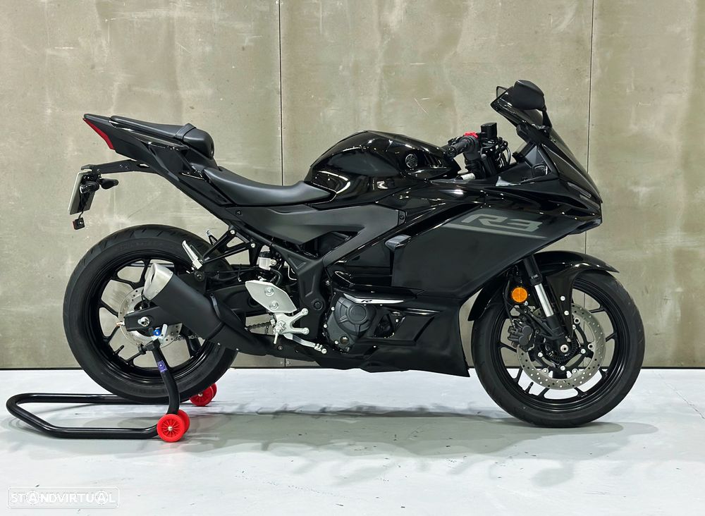 Yamaha R 3 - 10